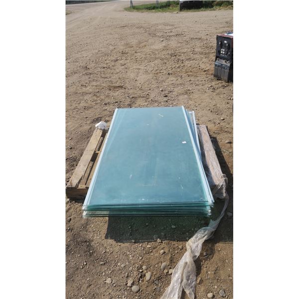 Pallet of 1/4" thick glass panels. (10) 6 ft x 2 ft