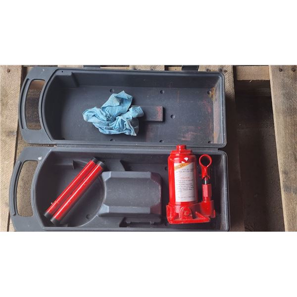 Like New, 4 Ton Red Bottle Jack with Carrying Case