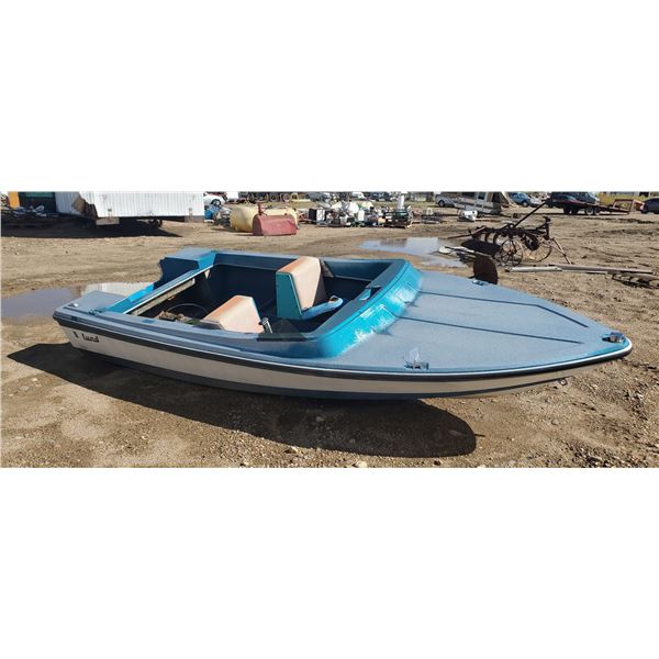 1979 Lund fiberglass boat for restoration