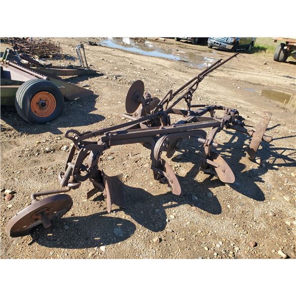 John Deere 457 3 bottom plow