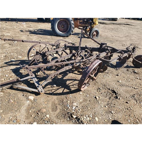 IHC 4 bottom plow