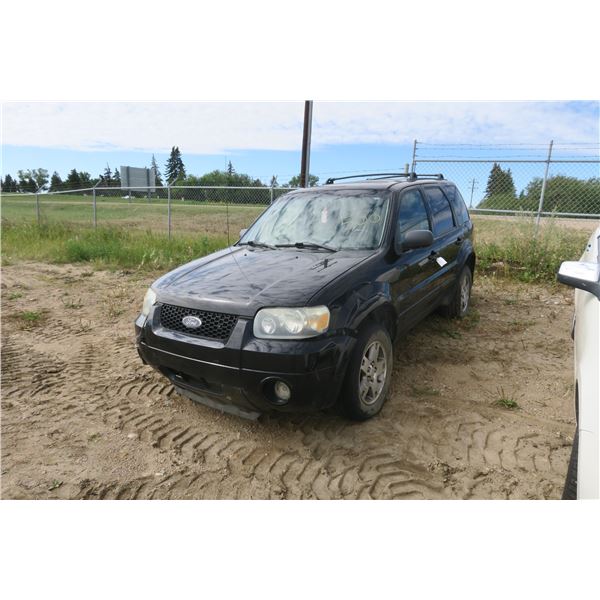 2005, FORD ESCAPE LIMITED V6 4WD - 1FMCU94175KB17672 - (Has Keys) Sold As Is