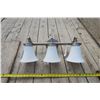 Image 1 : 3 Bulb Bathroom Light
