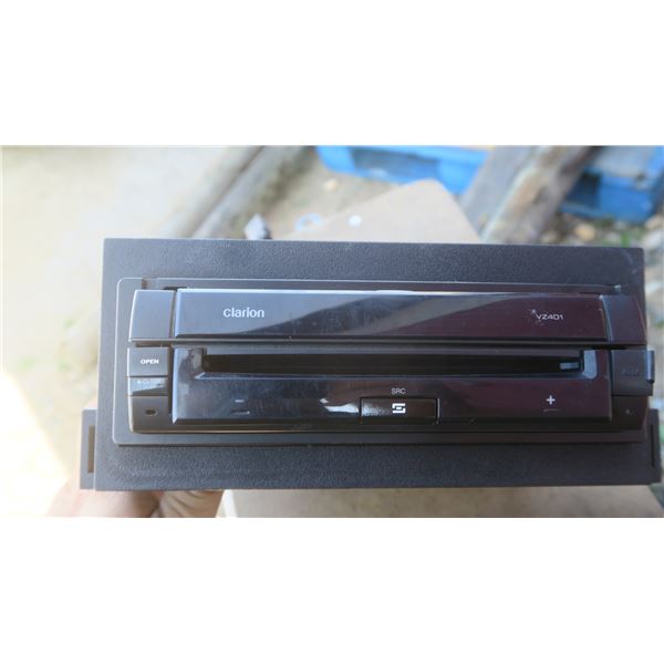 Clarion head unit (working)