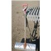 Image 3 : Silver snow shovel