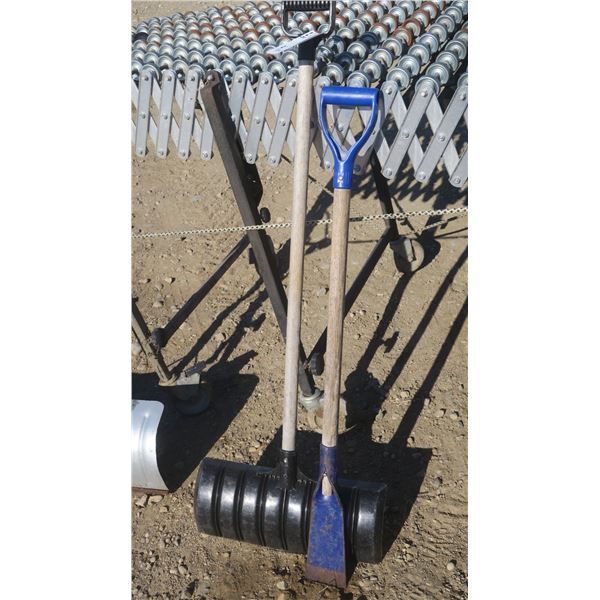 black snow shovel & ice chipper