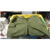 Image 4 : Pair of military wet weather trousers size 7334, pair of BDU's green size 6x