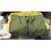 Image 5 : Pair of military wet weather trousers size 7334, pair of BDU's green size 6x