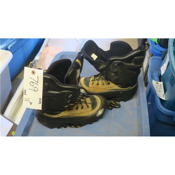 Killer loop boots, size 8