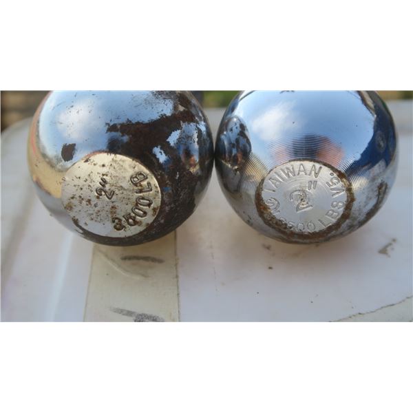 set of 2 ball hitches, 2"