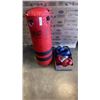 Image 1 : EVERLAST PUNCHING BAG WITH 2 PAIRS OF BOXING GLOVES
