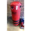 Image 2 : EVERLAST PUNCHING BAG WITH 2 PAIRS OF BOXING GLOVES