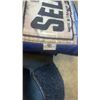 Image 8 : EVERLAST PUNCHING BAG WITH 2 PAIRS OF BOXING GLOVES