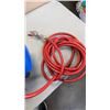 Image 2 : MASTERCRAFT 100 PSI PORTABLE AIR COMPRESSOR WITH HOSE AND GUN - WORKING
