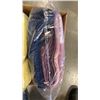 Image 2 : 9 TOWELS AND SUPPORT PILLOW