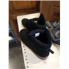 Image 5 : BOX OF SHOES - 2 PAIRS SIZE 13, 6 PAIRS FLIP FLOPS AND KIDS BOOTS