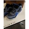 Image 9 : BOX OF SHOES - 2 PAIRS SIZE 13, 6 PAIRS FLIP FLOPS AND KIDS BOOTS