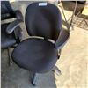 Image 2 : 3 GAS LIFT ROLLING OFFICE CHAIRS