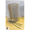 Image 1 : 10' X 13.5" CHICKEN WIRE FENCING WITH 3 STAKES