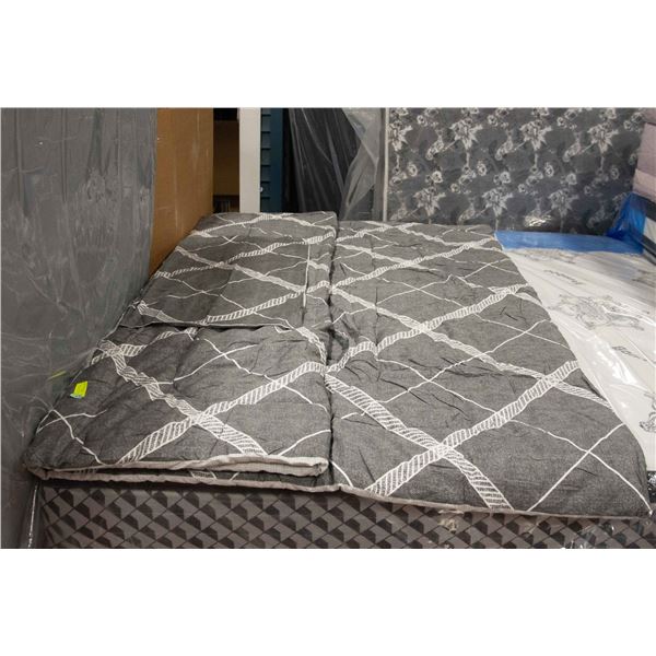 NEW UNPACKED KING SIZE COMFORTER WITH PILLOW CASES