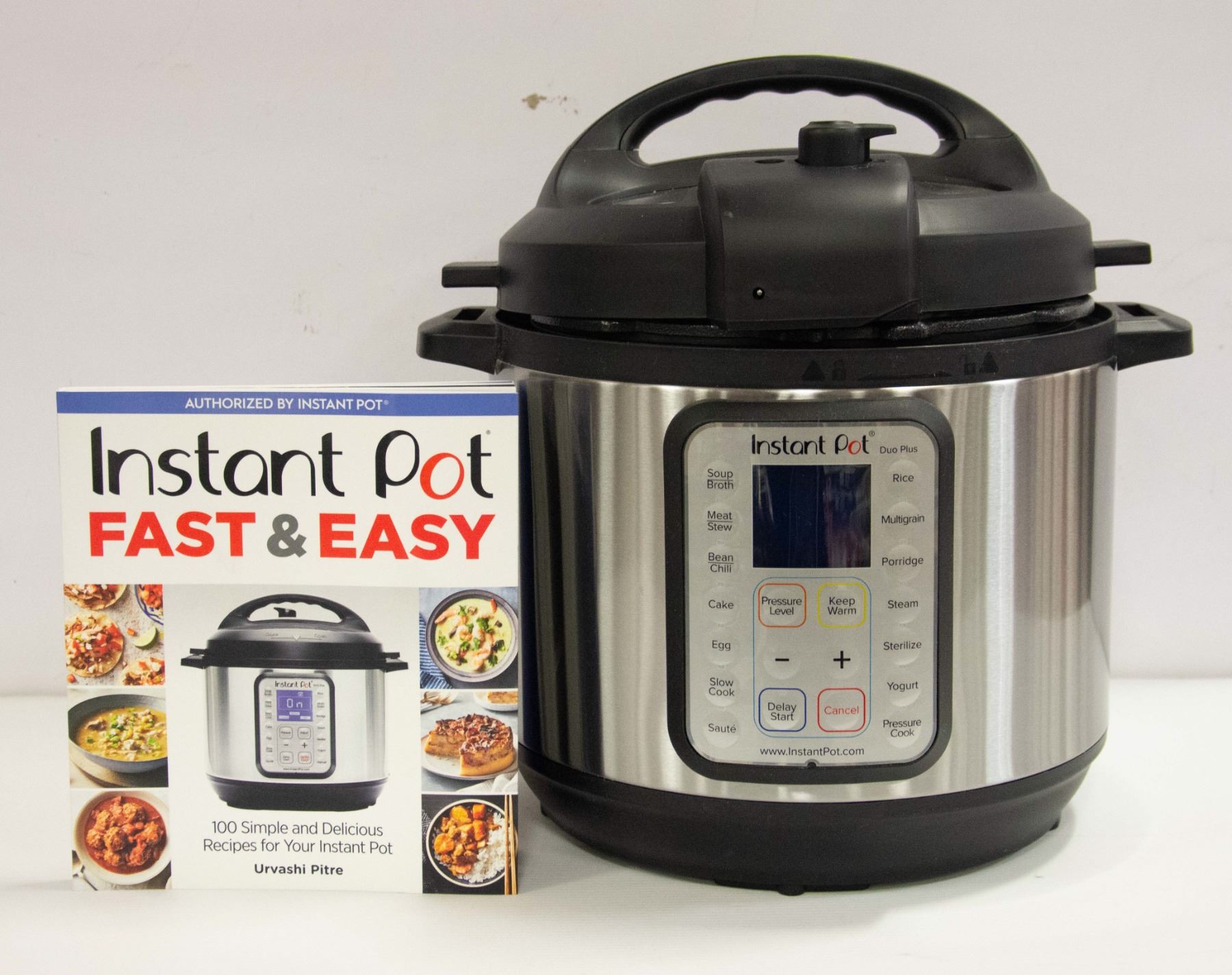INSTANT POT COOKER (USED ONCE)