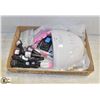 Image 1 : REPACKED GEL NAIL-POLISH KIT INCLUDING TOMICCA UV