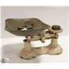 Image 1 : ANTIQUE SCALE