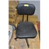 Image 1 : VINTAGE SANKI ROLLING SHOP CHAIR