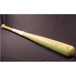 MICKEY MANTLE LOUISVILLE SLUGGER BAT - Has crack a