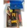 Image 1 : Tools and glue