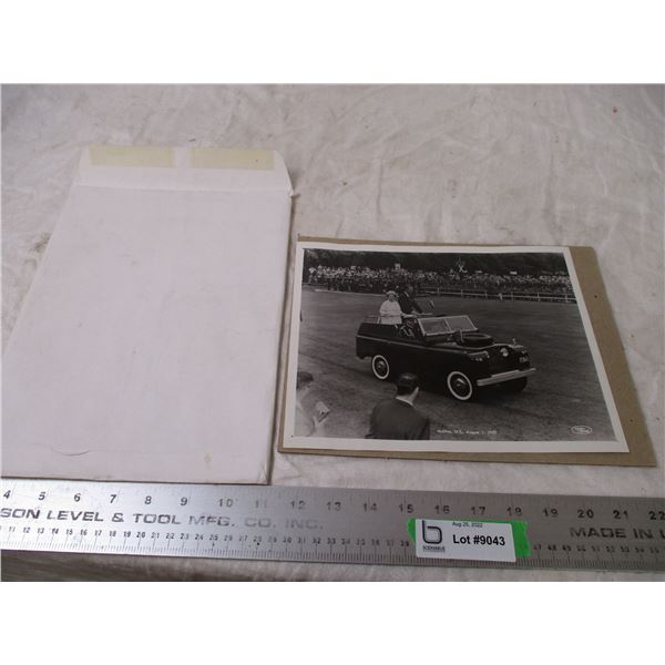 Queen photo, 1959 10"x8"