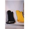 Image 4 : Box of Vintage Clothes and (2) Pairs of Oven Mitts