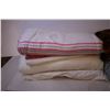 Image 3 : (8) Blankets