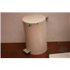 Image 2 : *Bathroom Scale, Garbage Can + Misc