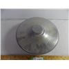 Image 2 : Hammered Aluminum Serving Dish Holder with Pyrex Dish