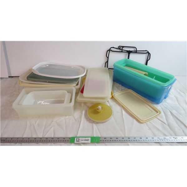 Assorted Tupperware containers