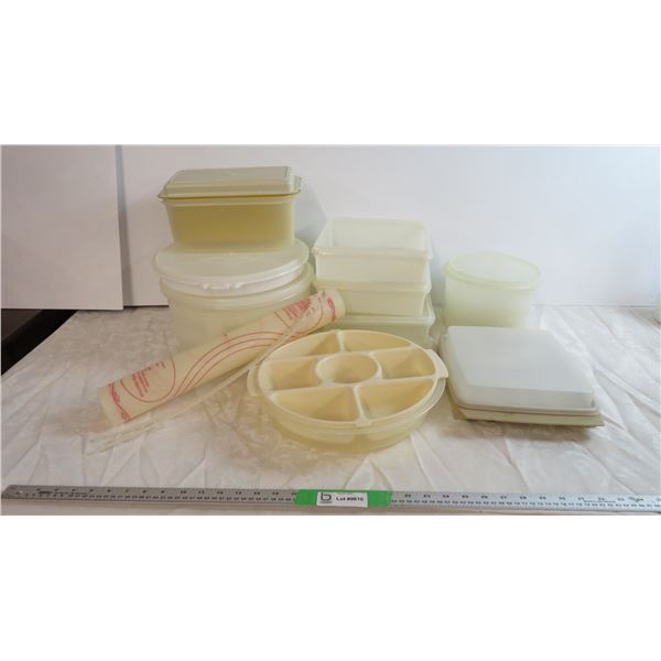 Assorted Tupperware containers