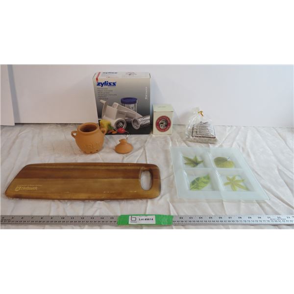 Cutting board and leaf plate with vegetable slicer