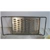 Image 4 : Glass trays and cheese grater