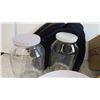 Image 3 : Box of spices with glass jars and blanket