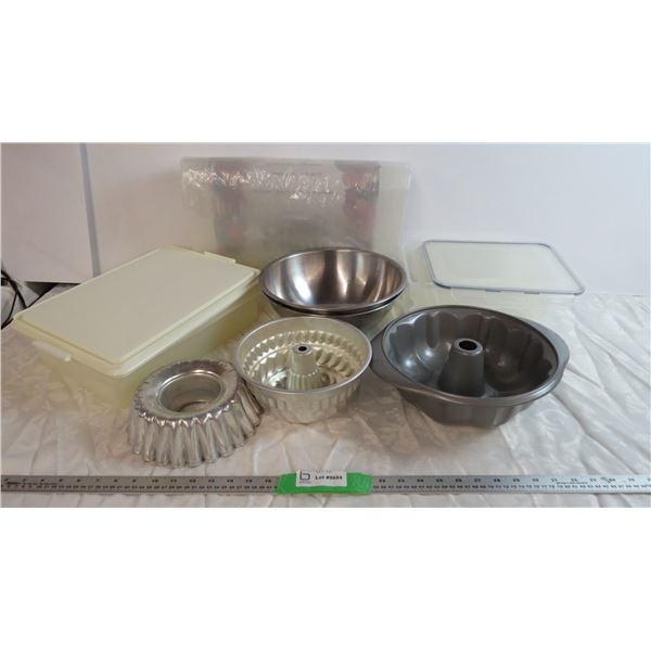 Assorted cake pans and cooking bowl