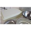 Image 3 : Assorted cake pans and cooking bowl