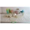 Image 1 : Assorted Tupperware containers