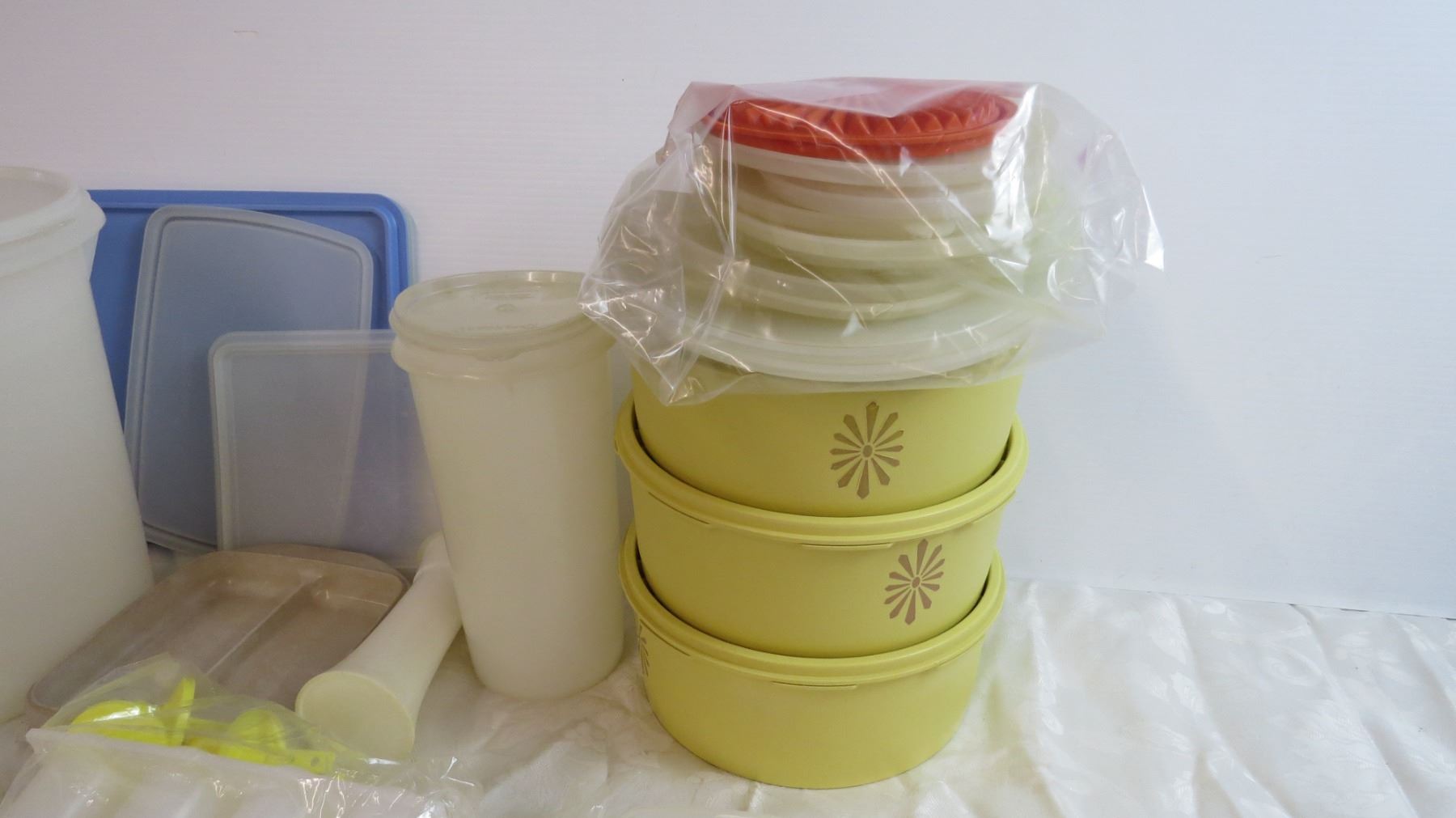 Assorted Tupperware Assorted Tupperware containers