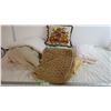 Image 1 : Assorted Sheets with Mushroom Pillow
