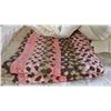 Image 2 : *Assorted blankets and bed skirts