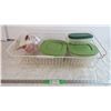 Image 1 : *Wire Basket with Rubbermaid and measuring cups