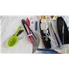 Image 2 : Assorted Kitchen utensils