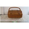 Image 1 : Picnic set in Wicker Basket