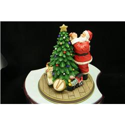 Sculpture Santa Decorates The Tree - 6 1/2" -